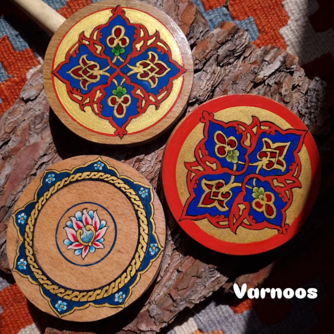 آینه چوبی دسته دار تذهیب شده